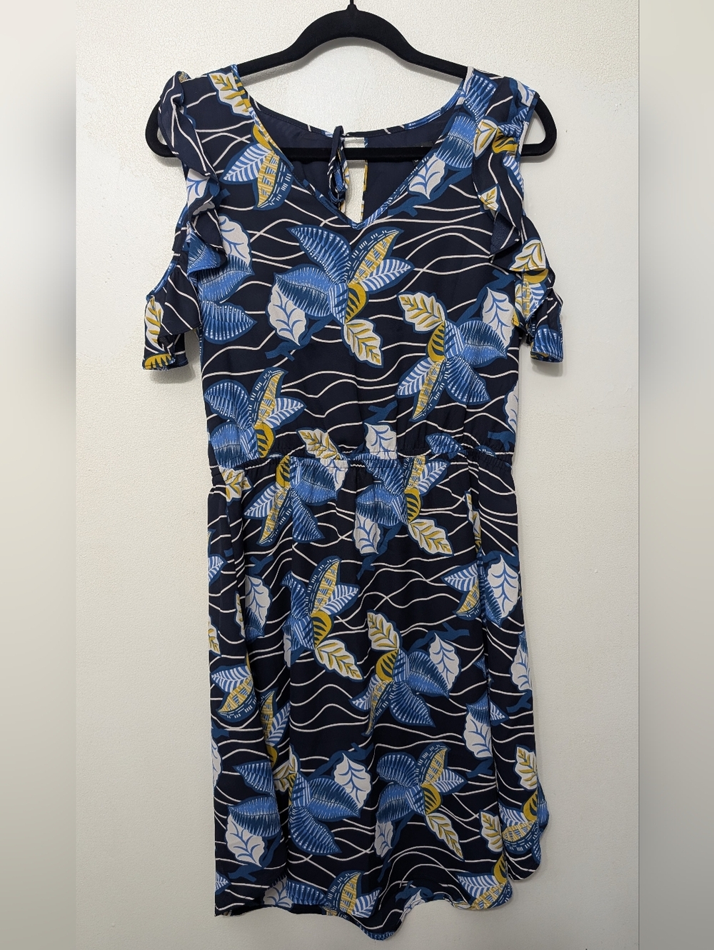 RW&CO. Navy Blue Tropical Leaf Cold-Shoulder Dress